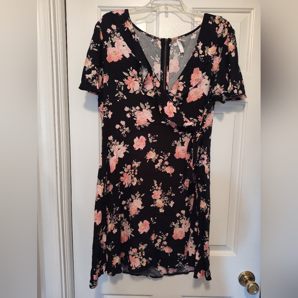💙 Xhilaration Floral Black and Pink Dress